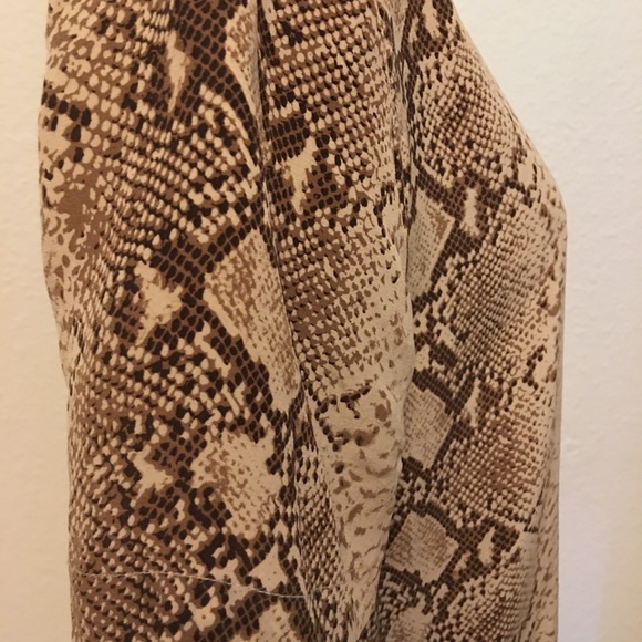 Equipment Riley Silk top  xs (fits like a small) - Picture 4 of 8